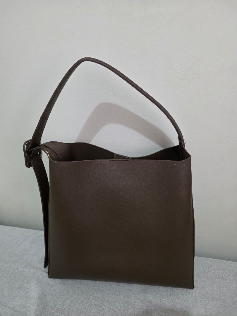 Mango Bucket Bag with Buckle (Dark Brown) (Category: Shoulder Bags) located in Makati City. Submitted by rosegoldandshine (Listing ID 1462706853, Image 2). Description: - Dark Brown bucket bag from Mango - Adjustable strap with buckle - Simple and chic design - Ideal for everyday use - Has an inner zippered pocket that fits essentials (phone, wallet, keys) - Minimalist style RFS: It was given to me as a gift but the straps were too wide for my sh