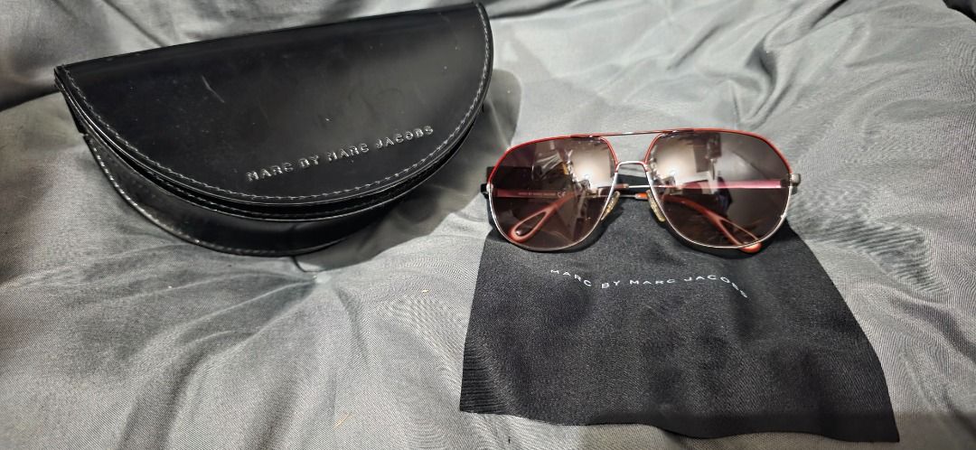 Marc by Marc Jacobs Aviator Sunglasses (Category: Sunglasses & Eyewear) located in Caloocan City. Submitted by xxxjinjinxxx (Listing ID 1462855216, Image 2). Description: Good as new nagamit lang isang beses .