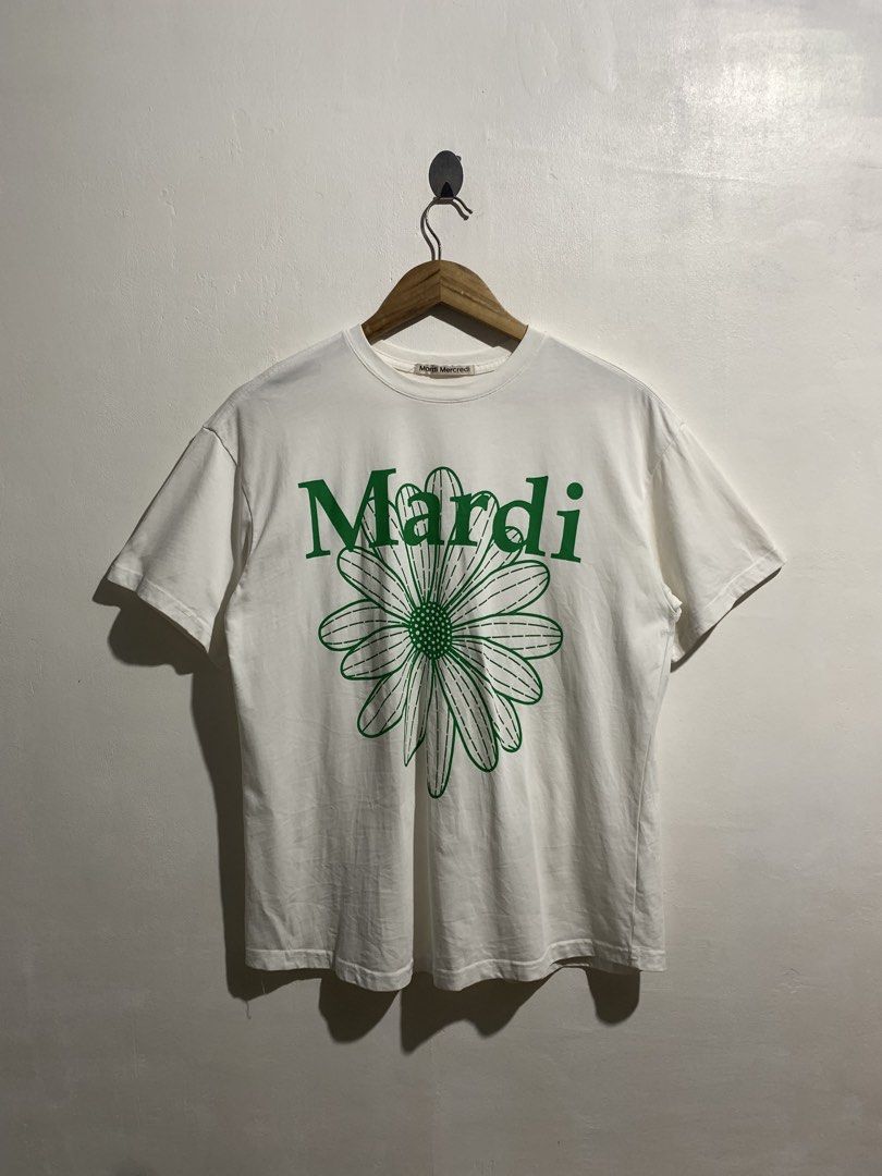MARDI MERCREDI FLOWER PRINT TEE (Category: Shirts) located in Gumaca. Submitted by getscore.ph (Listing ID 1462842148, Image 1). Description: WTS ❗️MARDI MERCREDI FLOWER PRINT TEE❗️ ✅Size: M on tag ✅Dimes: Width 20 Length 26 ✅Color Rate: 9.5/10 ✅Condition: Excellent ✅Issue: None Color may due to lightning NEED WASH FRESH FROM BALE DM ME TO PURCHASE 📥📥 📍Loc. Gumaca,Quezon 📍Courier: JNT EXPRESS.