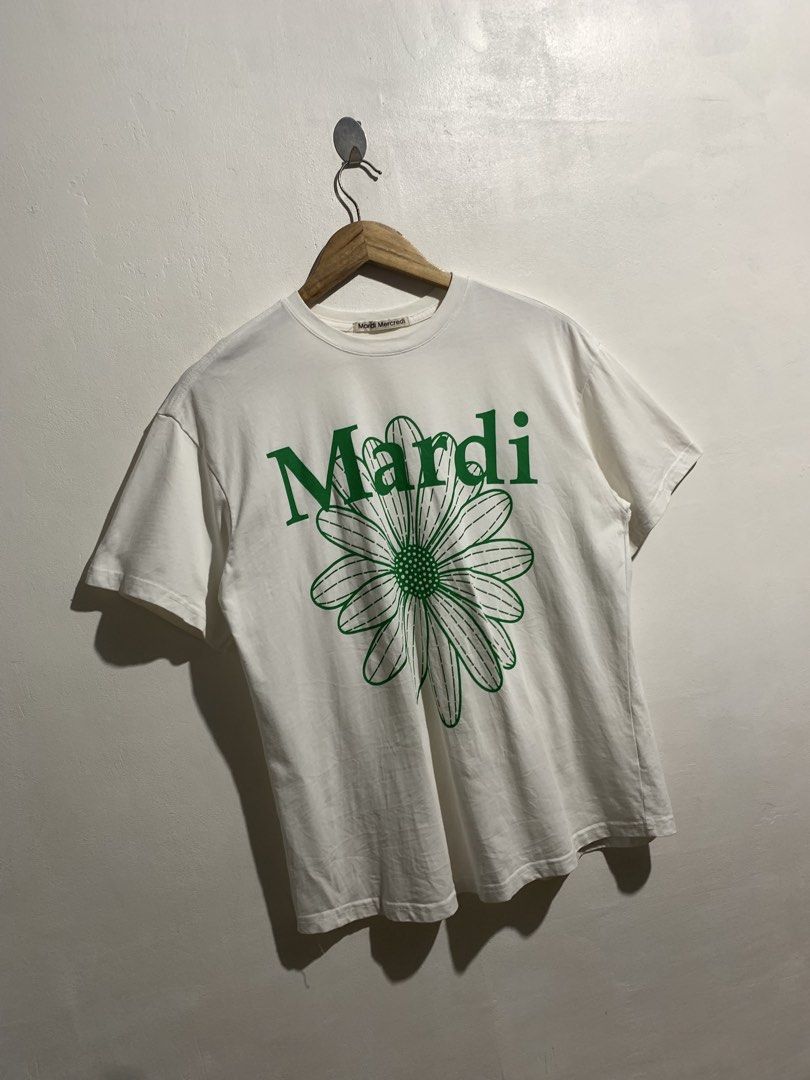 MARDI MERCREDI FLOWER PRINT TEE (Category: Shirts) located in Gumaca. Submitted by getscore.ph (Listing ID 1462842148, Image 2). Description: WTS ❗️MARDI MERCREDI FLOWER PRINT TEE❗️ ✅Size: M on tag ✅Dimes: Width 20 Length 26 ✅Color Rate: 9.5/10 ✅Condition: Excellent ✅Issue: None Color may due to lightning NEED WASH FRESH FROM BALE DM ME TO PURCHASE 📥📥 📍Loc. Gumaca,Quezon 📍Courier: JNT EXPRESS.