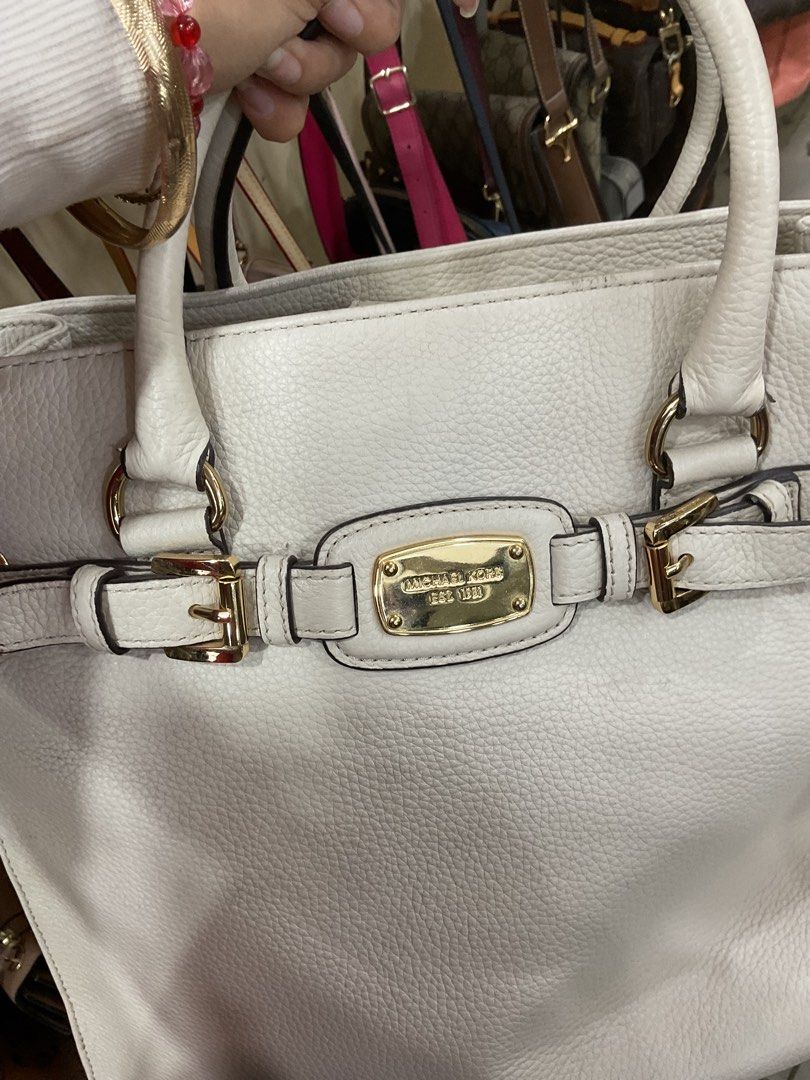 Mark Jacobs Bag (Category: Shoulder Bags) located in Bacolod City. Submitted by asianbellahadidd (Listing ID 1462758114, Image 2). Description: .