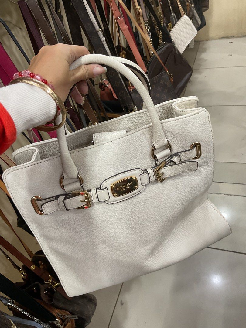 Mark Jacobs Bag (Category: Shoulder Bags) located in Bacolod City. Submitted by asianbellahadidd (Listing ID 1462758114, Image 1). Description: .