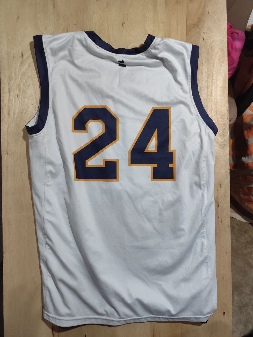Marlboro 24 Basketball Jersey (Category: Activewear) located in Cebu City. Submitted by icoolectnsellect (Listing ID 1462735719, Image 3). Description: - Marlboro Basketball Jersey - Player Number: 24 - Reversible Design: White on one side, Navy Blue on the other - Material: 100% Polyester - Size: Large (L) - Ideal for basketball games or casual wear.