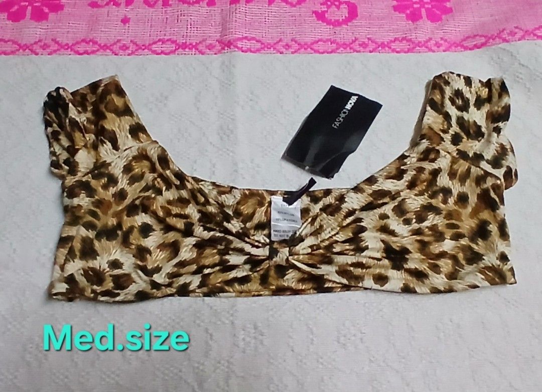 Maroon (Category: Others Tops) located in Quezon City. Submitted by charchartindahan (Listing ID 1462619781, Image 3). Description: 🔴thrift, kindly check the photo & need wash before use 🔴Gcash payment, by pick up & Jrs Express 🔴loc.near U.P Diliman Q.V C.
