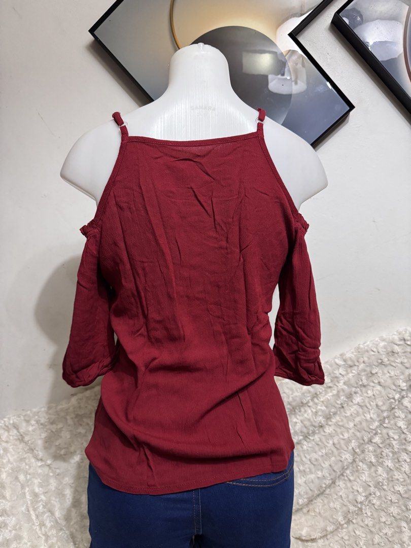 Maroon off Shoulder blouse (Category: Blouses) located in Marikina City. Submitted by lorradel (Listing ID 1462771869, Image 3). Description: - fits S-M - Maroon cold shoulder top - Button-down design - Short sleeves off shoulder - Versatile: pairs well with shorts or jeans - Ideal for casual outings - Comfortable fabric - MAY HAVE some washable stains (hindi maiiwasan) needs washing; had been stored - mannequin size 34-26-34 - mannequin’s should