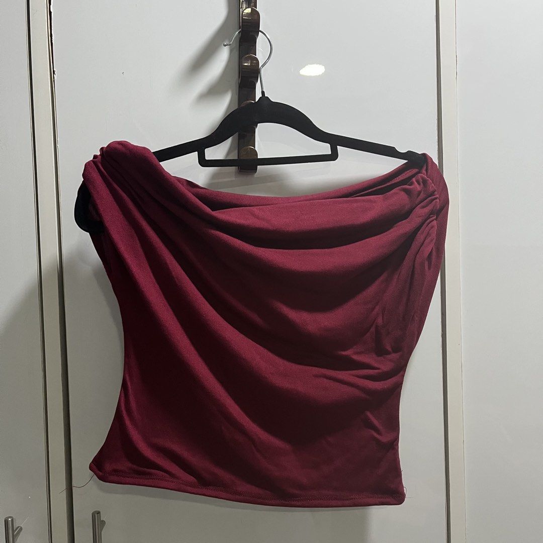Maroon Off-Shoulder Drape Top (Category: Blouses) located in Manila. Submitted by 4ngeluh (Listing ID 1462682764, Image 1). Description: - Stylish maroon off-shoulder top - Features a draped front for an elegant look - Ruching details on the sides for a flattering fit - Made with stretchy material for comfort - Perfect for night outs or casual wear - Easily pairs with jeans or skirts - NEVER WORN.