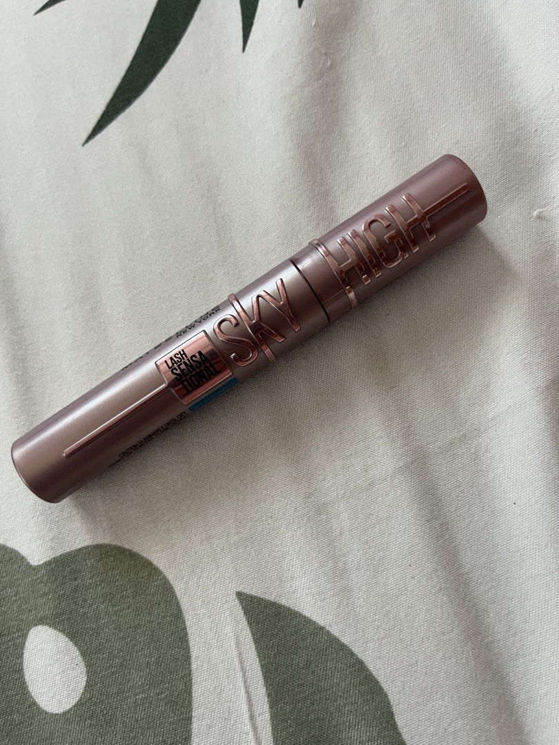 Maybelline Sky High Mascara (Category: Makeup) located in Makati City. Submitted by enelrach94 (Listing ID 1462692318, Image 1). Description: No box na pero never nagamit.
