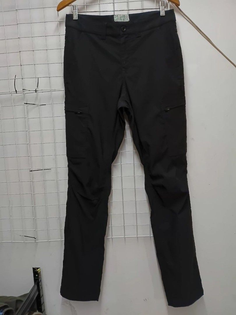 MEC Men's Black Hiking Pants (Category: Joggers) located in Santa Rosa. Submitted by averyapparels (Listing ID 1462813322, Image 1). Description: BRANDNEW QUALITY 🔥 PWEDE TUMAWAD ✨ PAYMENT FIRST MERON AKO VIDEO NUNG ITEM - MEC Hiking Pants for Men - Color: Black - Size: 32 Waist x 34 Length - Material: 96% Nylon, 4% Spandex - Features: Lightweight, Stretchy, Moisture-Wicking - Design: Canada - Made in: India - Ideal for: Outdoor activities.