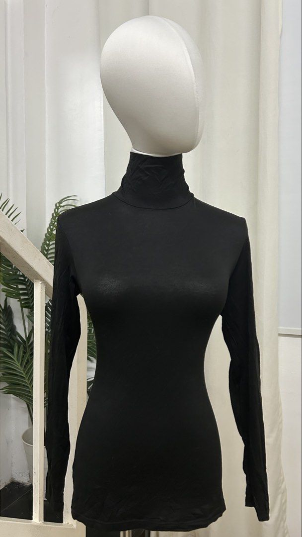 Medium HEATTECH UNIQLO Black Turtleneck Long Sleeve Top (Category: Longsleeves) located in San Jose del Monte. Submitted by vanessabarredo (Listing ID 1462683749, Image 3). Description: Condition: Like New Classic black UNIQLO HEATTECH turtleneck in a lightweight, smooth and stretchable fabric. A versatile cold-weather layering essential that also looks sleek worn on its own. Measurements: Width: 18” — stretchable Length: 23.5” Best fits: Medium.