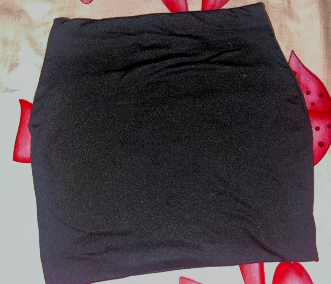 MERA Black Mini Skirt | XS (Category: Skirts) located in Makati City. Submitted by cher._. (Listing ID 1462860828, Image 2). Description: .
