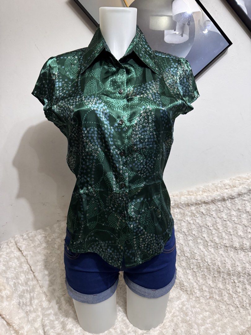 MEXX Green Dotted Short Sleeve Button Up Blouse (Category: Blouses) located in Marikina City. Submitted by lorradel (Listing ID 1462716452, Image 2). Description: - fits S-M (no longer have the plastic) - Brand: MEXX - Color: Green - Sleeve: Short Sleeve - Pattern: Dotted (blue and light green) - Features: Button-up front, collar - Material: Silky - Style: Versatile, dress up or down - MAY HAVE some washable stains (hindi maiiwasan) needs washing