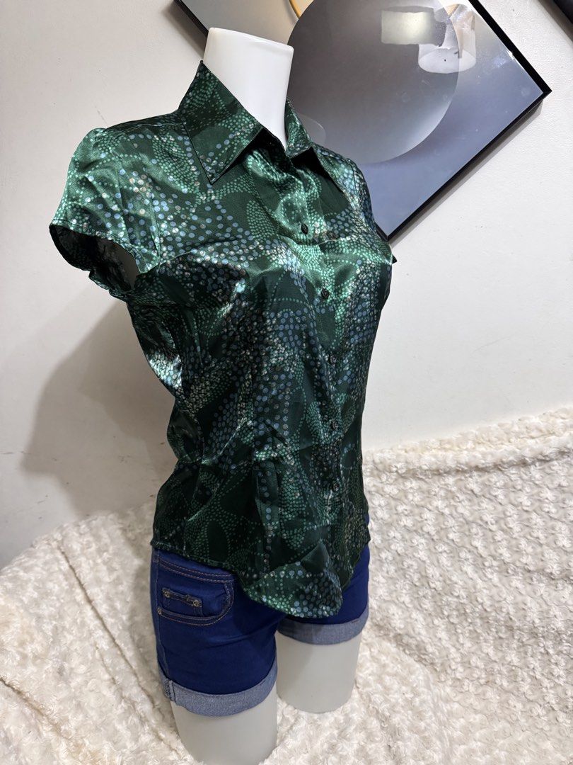 MEXX Green Dotted Short Sleeve Button Up Blouse (Category: Blouses) located in Marikina City. Submitted by lorradel (Listing ID 1462716452, Image 3). Description: - fits S-M (no longer have the plastic) - Brand: MEXX - Color: Green - Sleeve: Short Sleeve - Pattern: Dotted (blue and light green) - Features: Button-up front, collar - Material: Silky - Style: Versatile, dress up or down - MAY HAVE some washable stains (hindi maiiwasan) needs washing