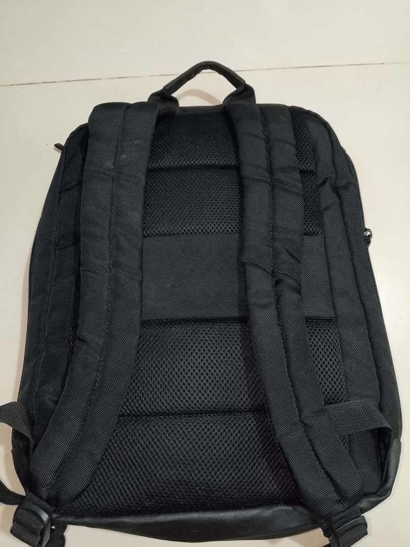 MI Backpack (Category: Backpacks) located in Sison. Submitted by myraholshoppe_05 (Listing ID 1462825657, Image 2). Description: MI backpack with laptop compartment in excellent condition✨.