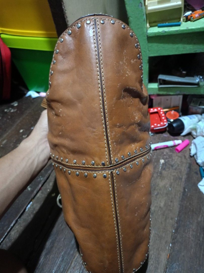 Michael Kors bag genuine leather (Category: Shoulder Bags) located in Manila. Submitted by raymund2501 (Listing ID 1462831994, Image 3). Description: for sale 700 vintage mk bag genuine leather as is wat u see is wat u get RFS decluttering.
