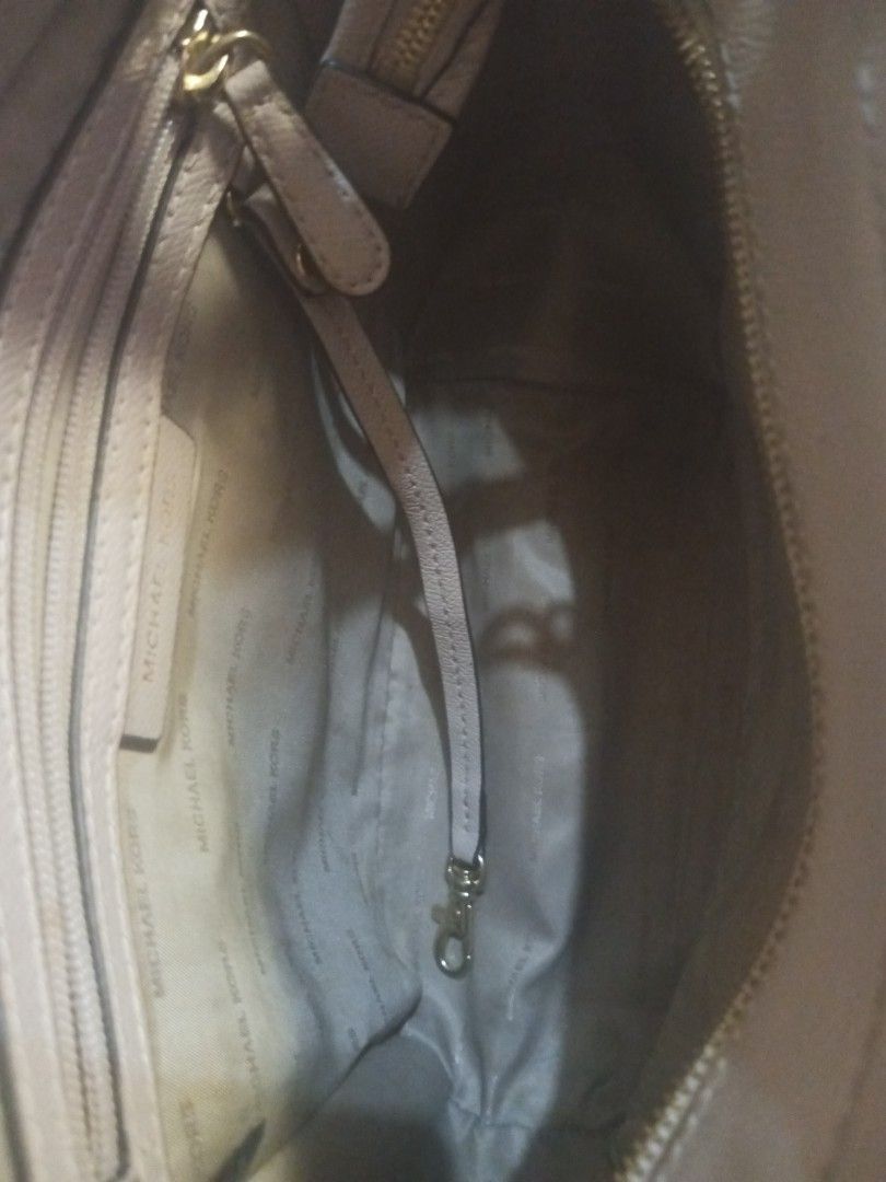 Michael Kors Beige Leather Satchel Handbag (Category: Luxury Bags & Wallets) located in Manila. Submitted by maritanaai22557 (Listing ID 1462770136, Image 2). Description: Michael Kors satchel bag - Color: Light Beige - Material: Textured Leather - Features: Top handles, detachable shoulder strap - Interior: Multiple compartments for organization - Hardware: Gold details - Condition: Clean inside and out - Style: Perfect everyday bag.
