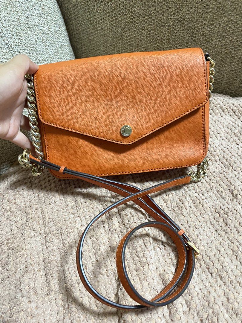 Michael Kors Envelope Leather Chain Crossbody Bag (Category: Cross-body Bags) located in Pagadian. Submitted by everbeauxsacs (Listing ID 1462831780, Image 1). Description: - Brand: Michael Kors - Type: Crossbody Bag - Color: Orange - Material: Leather - Strap: Gold chain - Interior: 1 zip pocket, 1 slip pocket - Ideal for: Everyday use -Issue: Minimal Scratches and Minimal Worn inside as shown in the picture - BAWAL SA MAARTE.