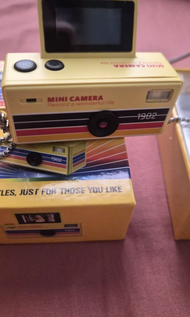 Mini Flip Digital Camera LK-030 (Category: Cameras) located in Las Pinas. Submitted by prelovedbymharia (Listing ID 1462681110, Image 3). Description: .