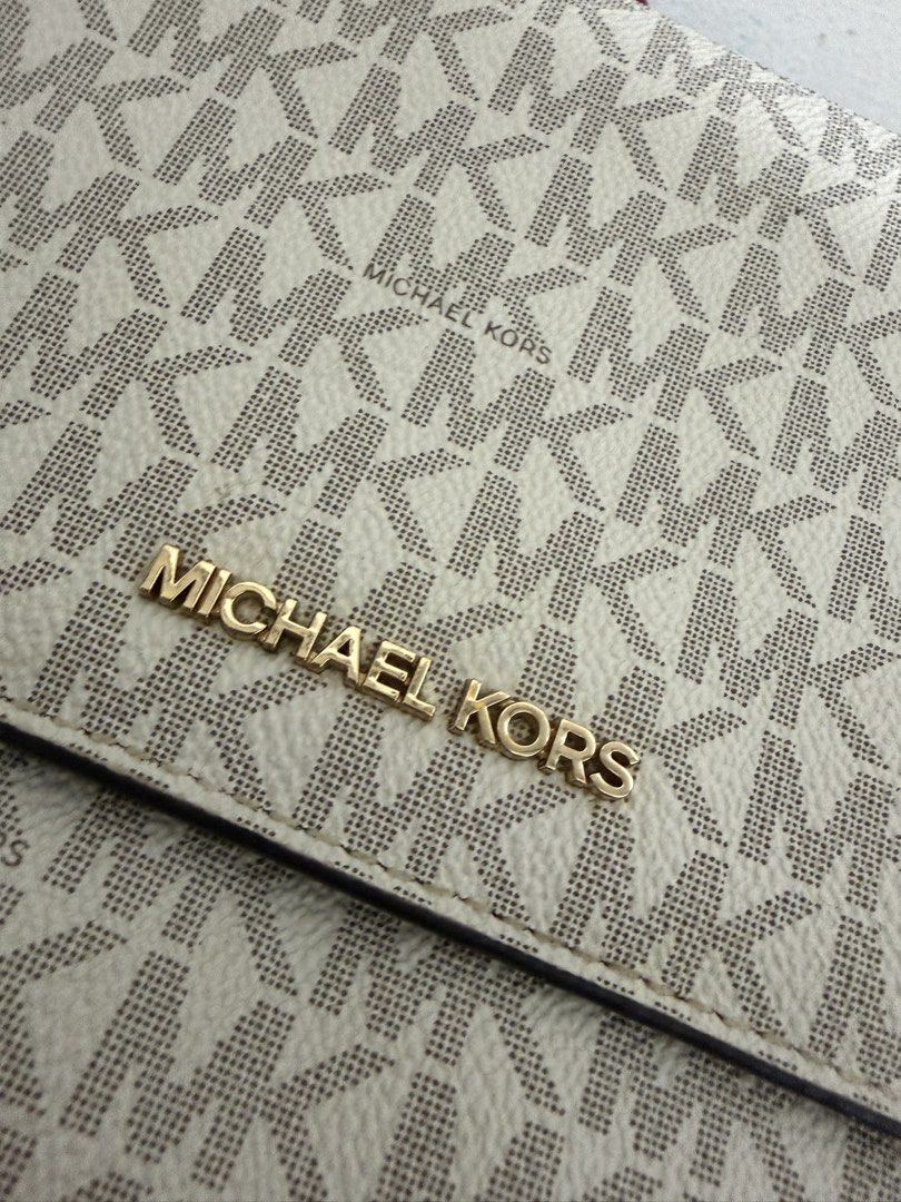 MK sling abg (Category: Shoulder Bags) located in Taytay. Submitted by welloveditems (Listing ID 1462856614, Image 2). Description: -Selling my well love Original Michael Kors sling bag - used seldom only since I have other sling bags - can fit small wallet, cellphone, cards - good for everyday use - pm for more details Loc Taytay Rizal .