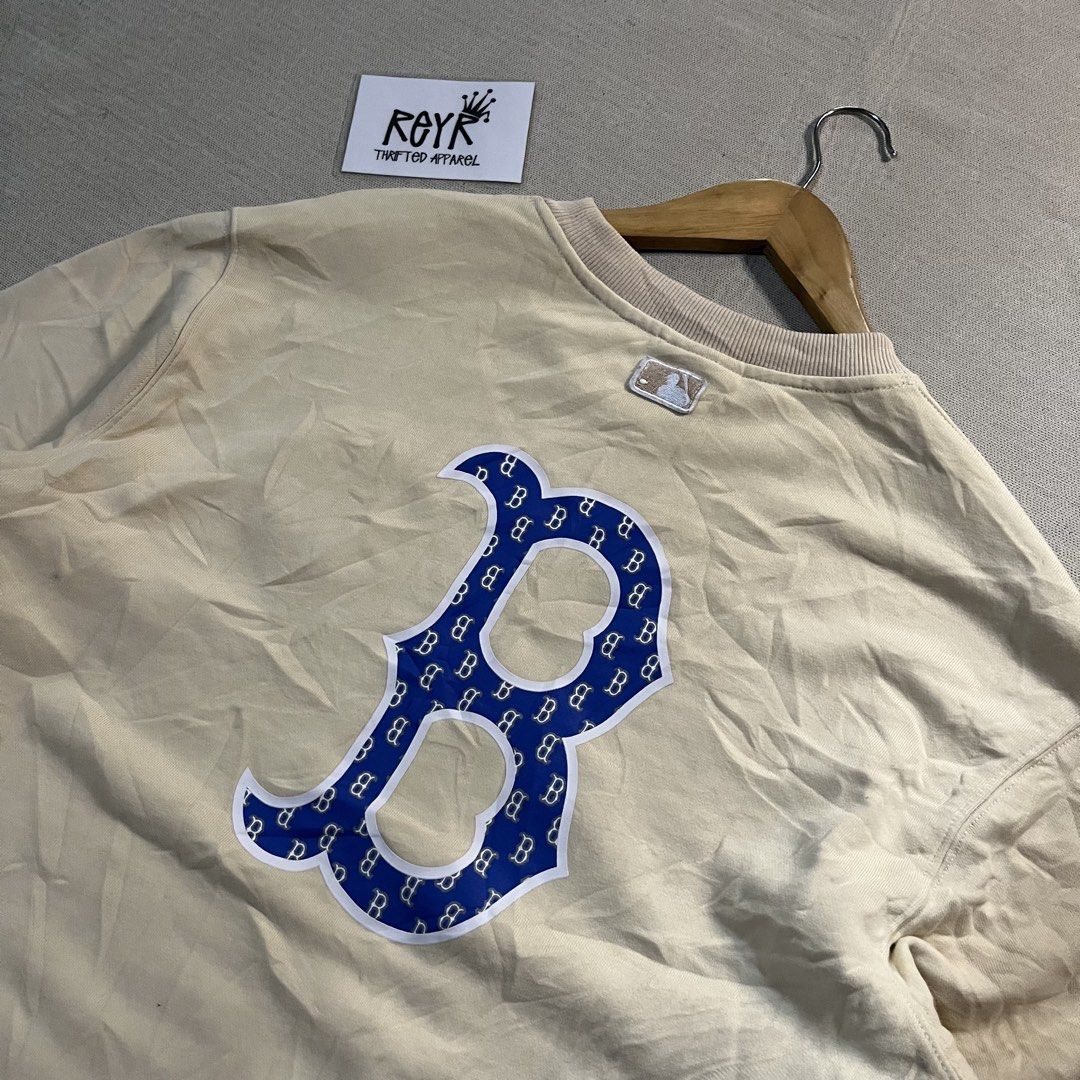 MLB Boston Sweatshirt (Category: Coats, Jackets and Outerwear) located in Batangas. Submitted by reyr. (Listing ID 1462858939, Image 2). Description: Dimes: 22” width | 27” length Condition: Excellent Color rate: 9.5/10 Issue: ❌.