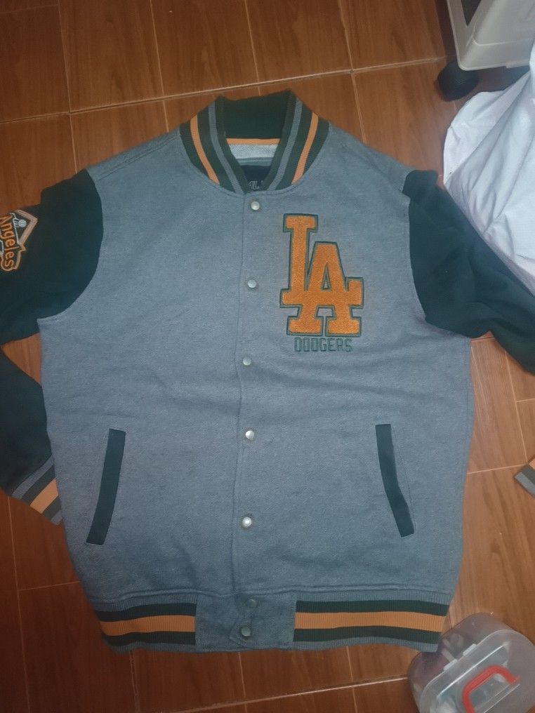 MLB LA Dodgers Varsity Jacket (Category: Coats, Jackets and Outerwear) located in San Pedro. Submitted by thrifting.4fun (Listing ID 1462847028, Image 1). Description: 22 x 26 L on tag Issue: may nanigas na stains sa buttons.