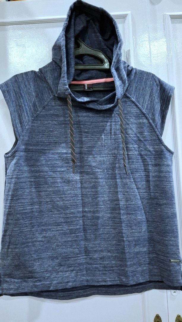 Mondetta Sleeveless Hoodie Size M (Category: Coats, Jackets and Outerwear) located in Quezon City. Submitted by croppedph (Listing ID 1462882015, Image 1). Description: - Grey marle sleeveless hoodie - Brand: Mondetta - Size: Medium (M) - Features: Drawstring hood, front pocket - Ideal for: Workouts, casual wear - Please check photos for condition details..