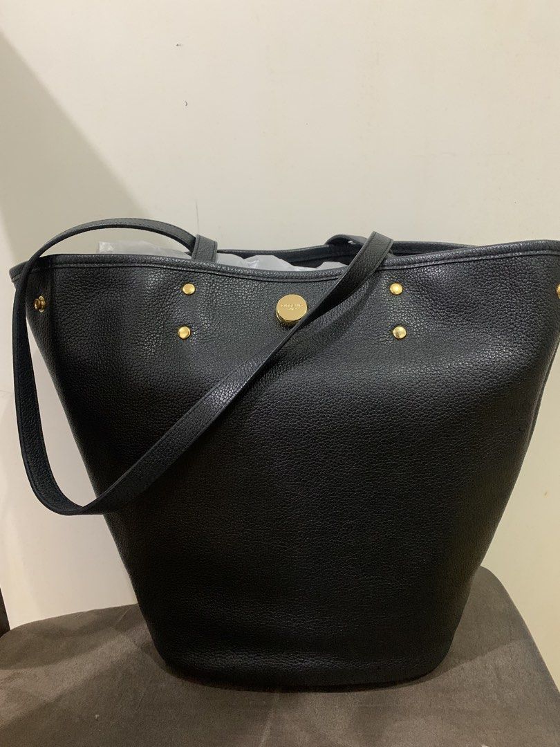 Mornington (Category: Luxury Bags & Wallets) located in Muntinlupa City. Submitted by mabelleadr46801 (Listing ID 1462768339, Image 1). Description: Fibreno Mornington Shopper Bag.This minimalist tote is crafted from textured black pebbled leather and features distinct gold hardware accents, including structural studs flanking the upper opening and a signature circular gold button charm emblazoned with the brand logo centered on the front..