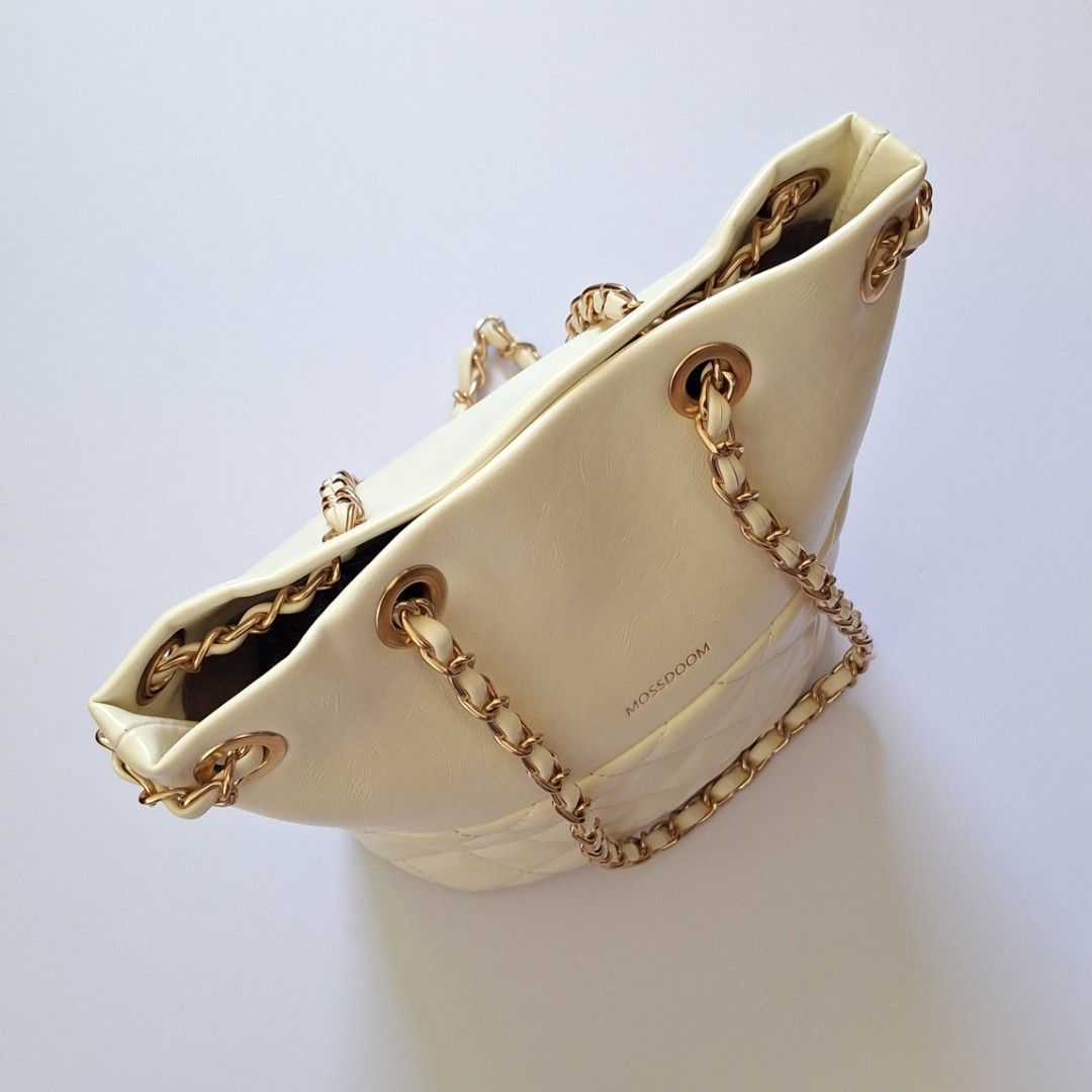 MOSSDOOM Cream Chain Bucket Bag (Category: Shoulder Bags) located in Tarlac. Submitted by brownbasket (Listing ID 1462711478, Image 2). Description: Price + Sf MOP: Gcash| MariBank MOD: J&T.