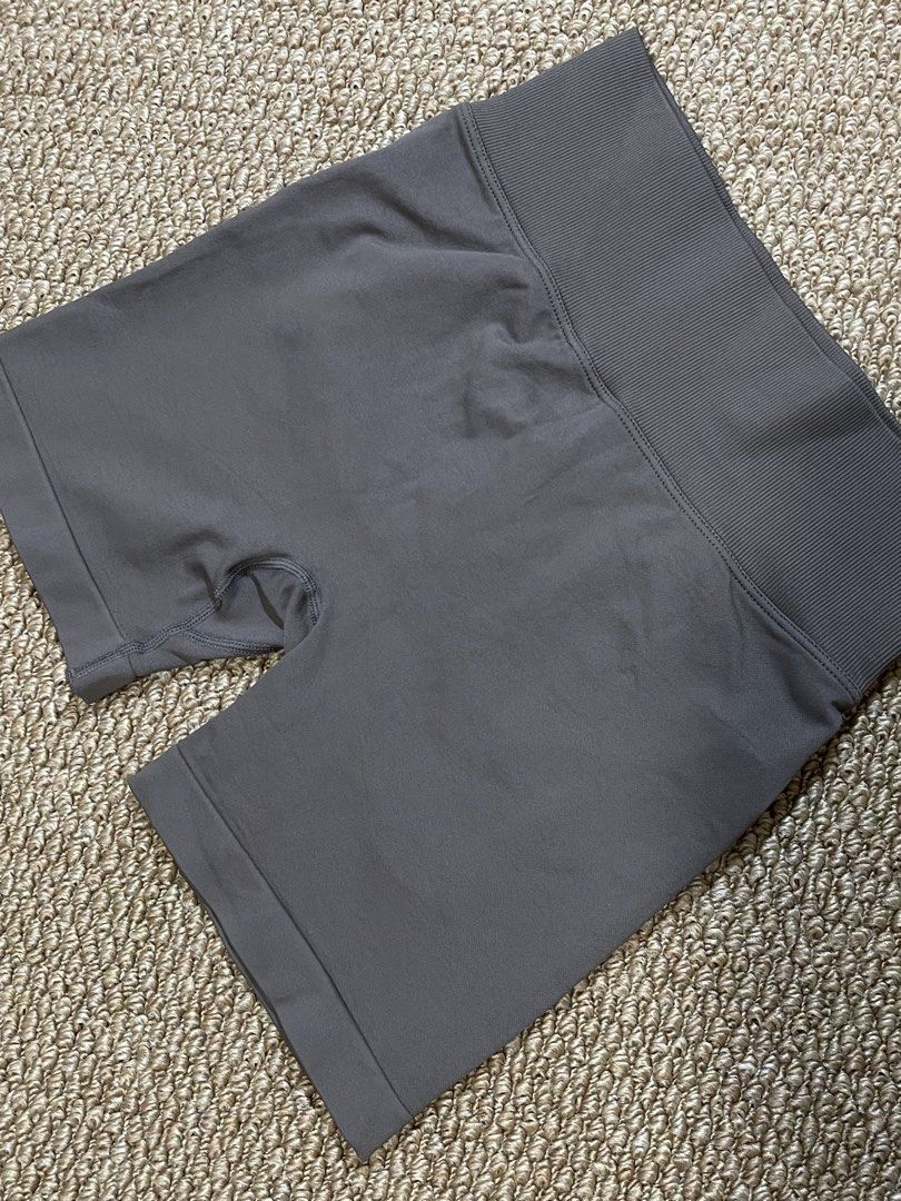 Moving Peach Seamless Ruched Shorts - S (Category: Activewear) located in Pasig City. Submitted by miafml-closet-cleanout (Listing ID 1462772209, Image 3). Description: - never worn posted price is fixed ♡ will not respond to hagglers. 💵 mop: gcash / bdo / maribank / unionbank 🛵 courier: any as long as arranged by buyer 🙅🏻‍♀️ no requested worn photos ❌ no meet-ups.
