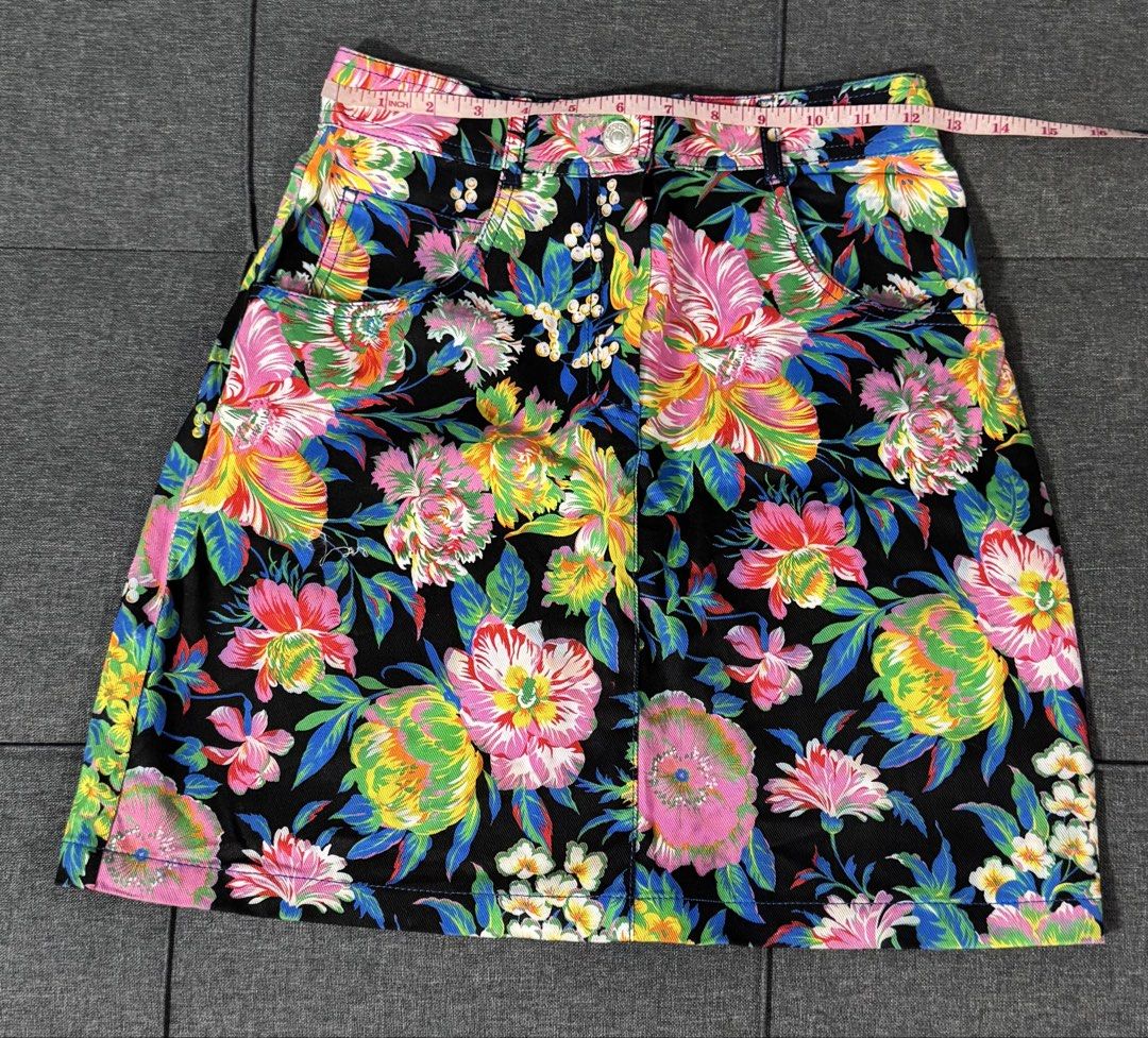 MSGM floral denim skirt (Category: Luxury Apparel) located in General Santos City (Dadiangas). Submitted by curatedstuffs101 (Listing ID 1462743602, Image 1). Description: Like new No flaws Color rate:10/10 Size: medium on tag Pls refer to the photos attached for the exact measurement. Low ballers will not be entertained .