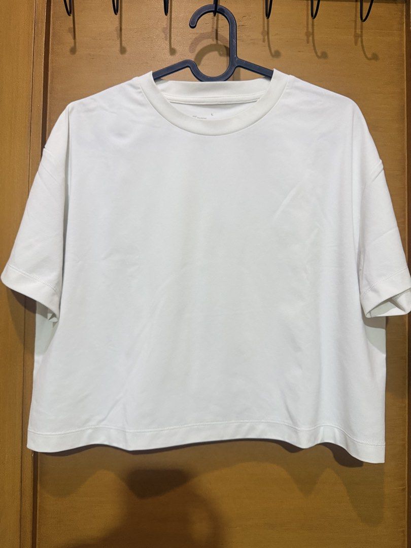 Muji Active Workout boxy top (Category: Activewear) located in Taguig. Submitted by denpaz (Listing ID 1462706353, Image 1). Description: .