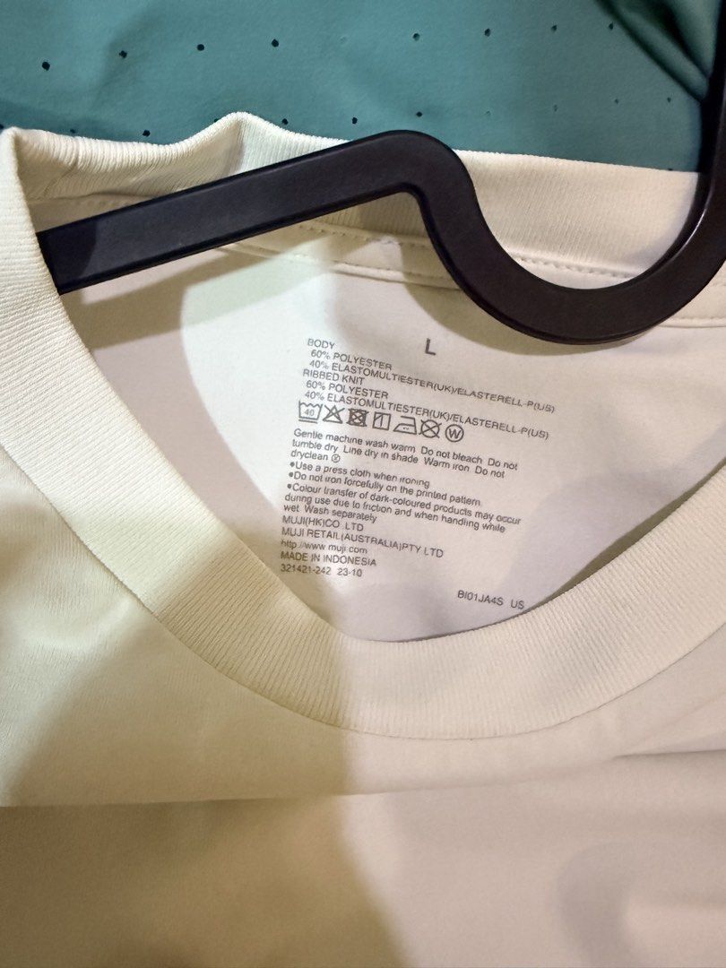 Muji Active Workout boxy top (Category: Activewear) located in Taguig. Submitted by denpaz (Listing ID 1462706353, Image 3). Description: .