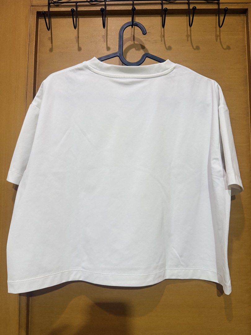 Muji Active Workout boxy top (Category: Activewear) located in Taguig. Submitted by denpaz (Listing ID 1462706353, Image 2). Description: .