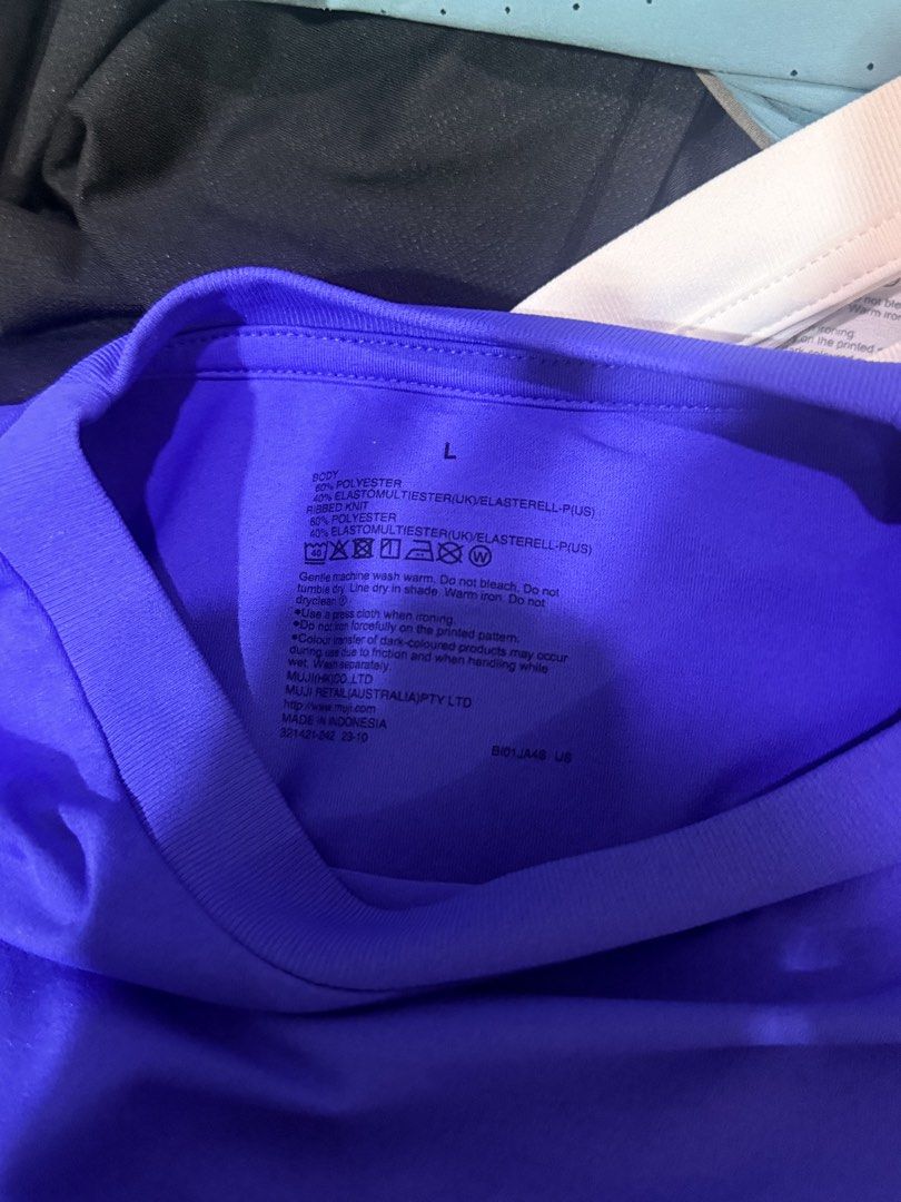 Muji Active Workout boxy top (Category: Activewear) located in Taguig. Submitted by denpaz (Listing ID 1462706467, Image 3). Description: .