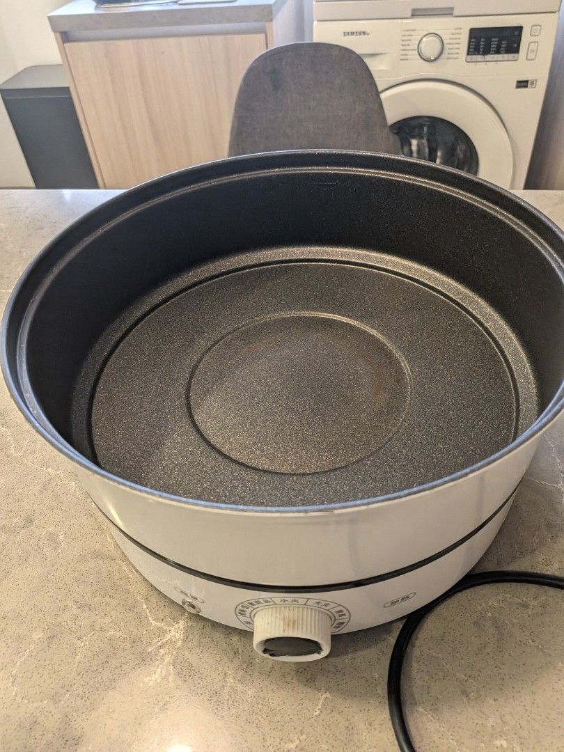 Multi-function Electric Pot Steamer (Category: Cookers) located in Singapore. Submitted by 2fufu (Listing ID 1462765989, Image 2). Description: - Multi-function electric pot (Model YS-55L) - Powerful 1350W, 220V operation - Ideal for steaming and cooking a variety of dishes - Features a non-stick interior for easy cleaning - Control knob with multiple heat settings for versatile cooking - Comes complete with a steamer tray, lid, and power cord.