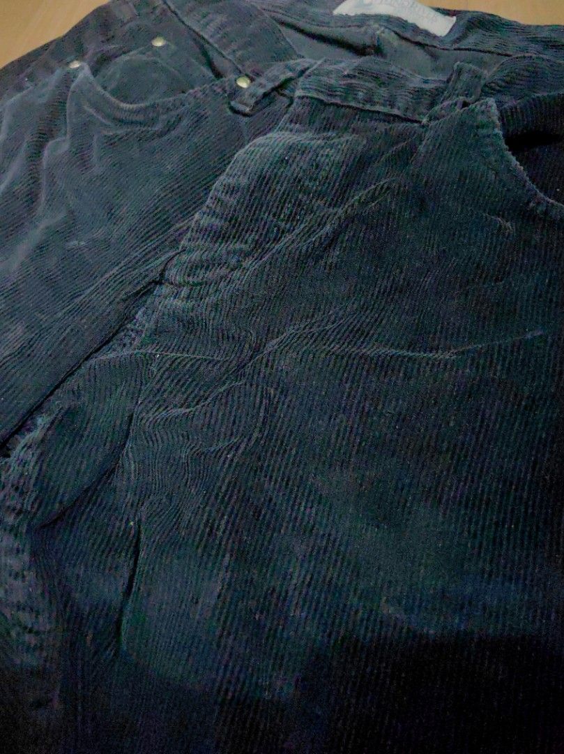 Navy blue corduroy pants (Category: Trousers) located in Las Pinas. Submitted by jarrchiee (Listing ID 1462884987, Image 2). Description: Size: 32" no damage straight cut.