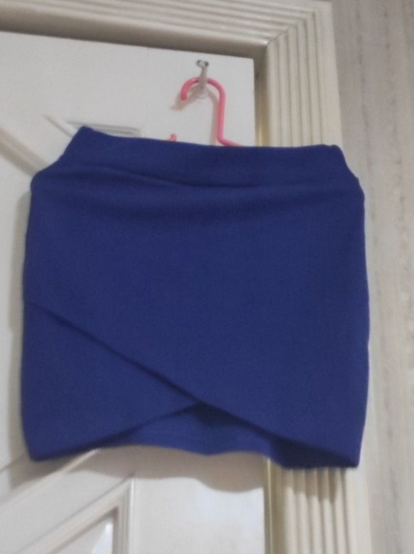 Navy blue mini skirt (Category: Skirts) located in Bocaue. Submitted by jessdcluters (Listing ID 1462801024, Image 2). Description: .