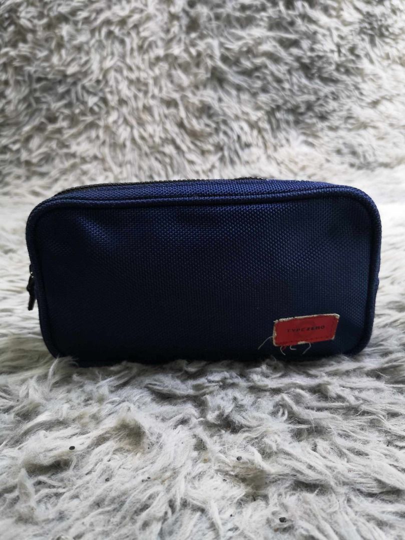 Navy Blue rectangular Zipper Closure Coin Purse (Category: Purses & Pouches) located in Santa Cruz. Submitted by jmy_surplus.2 (Listing ID 1462684318, Image 1). Description: Size ; L- 5 W - 8 Color ; Navy Blue Type ; Purse Brand ; No brand Material ; Nylon Style ; Zipper Closure Coin Purse LR 129 JMY 4 Batch #222.