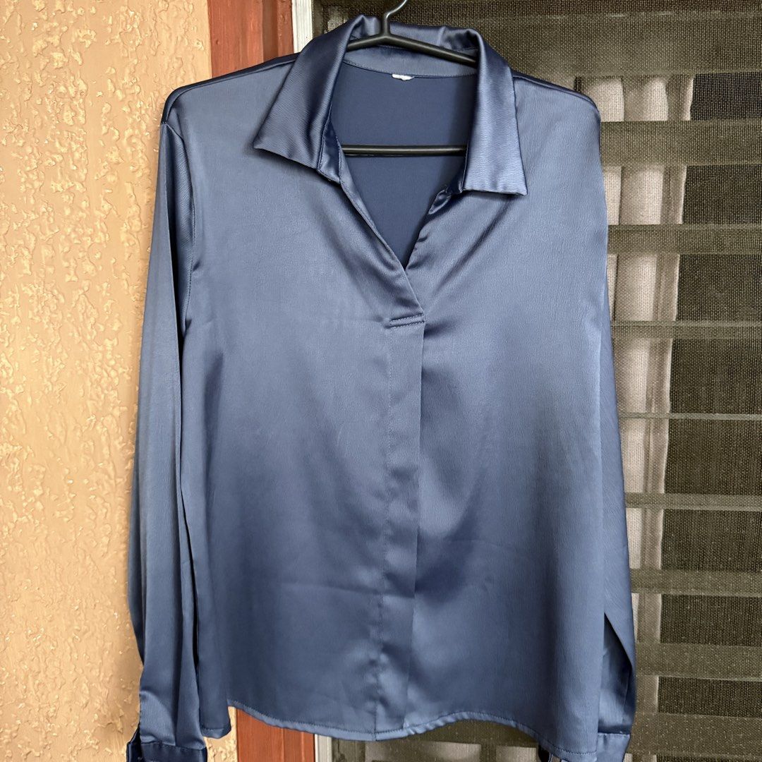 Navy Blue Silk Top (Category: Blouses) located in Antipolo. Submitted by bern.clo (Listing ID 1462763136, Image 1). Description: • fits small to semi medium • 9/10 condition • super nice and classy.