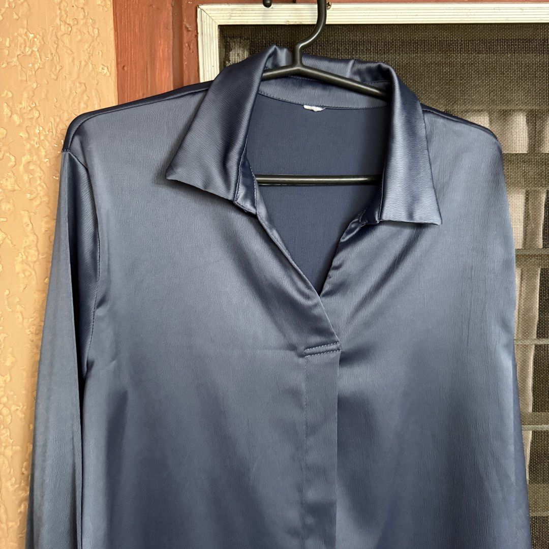 Navy Blue Silk Top (Category: Blouses) located in Antipolo. Submitted by bern.clo (Listing ID 1462763136, Image 2). Description: • fits small to semi medium • 9/10 condition • super nice and classy.