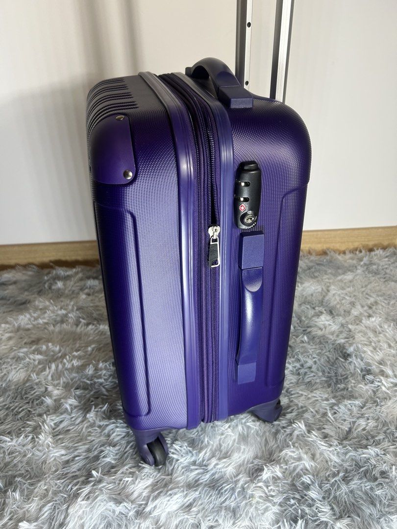 New ： Legend Walker purple 20 inch expandable luggage； Legend Walker 20 吋紫色實淨可擴展行李箱 54 x 35 x 23cm （ + 3cm） （分類：旅遊 - 旅行必需品及用品）位於 Hong Kong。 由 fashiontrade_luggage_company 提交（商品編號 1462810457，圖片 3）。簡介： TSA lock expandable reliable 防刮花板料。
