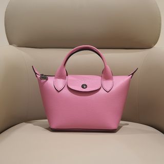 (Category: ) located in . Submitted by luxurydesignerbrands (Listing ID 1462855750, Image 1). Description: .