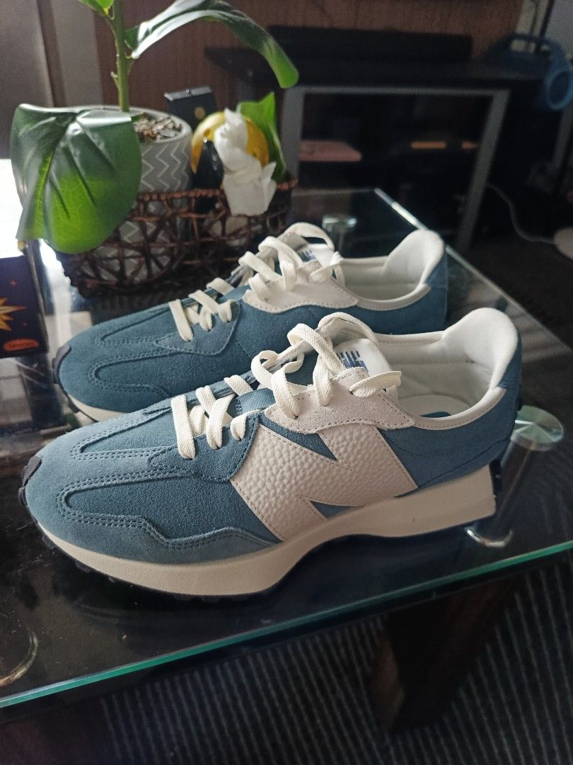 New Balance 327 (Category: Sneakers) located in Quezon City. Submitted by baldwin1429 (Listing ID 1462824530, Image 1). Description: BRAND NEW, never used No box (box was left in New Zealand) size 8.5 mens US .