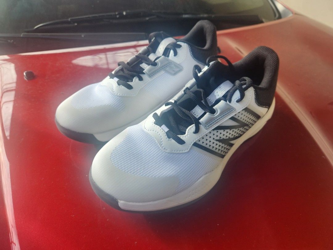 New Balance 696v6 (Category: Casual Shoes) located in Manila. Submitted by aionsev.16 (Listing ID 1462684761, Image 2). Description: New Balance 696v6 Bago po at hindi nagamit maliit po kasi padala po galing canada kaso walang box na kasama. Negotiable pa po sa sure buyer.