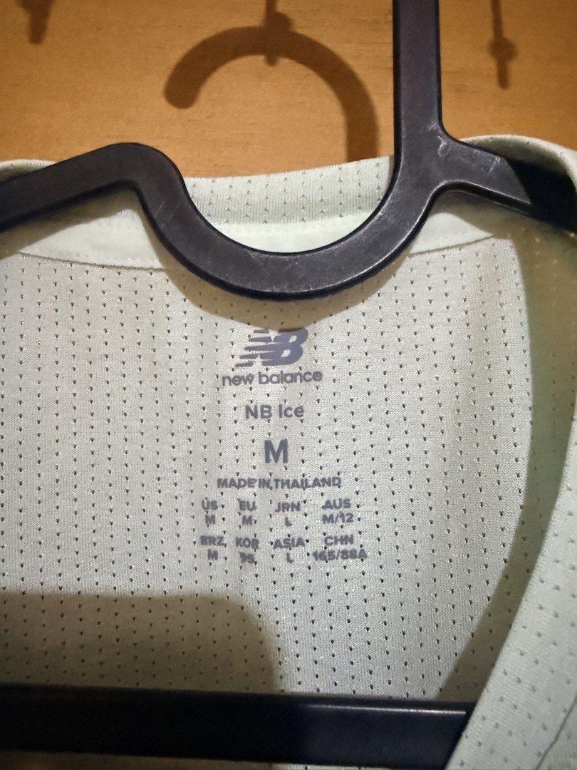 New balance work out gym top (Category: Activewear) located in Taguig. Submitted by denpaz (Listing ID 1462704959, Image 3). Description: New Balance Work Out Top Barely used.