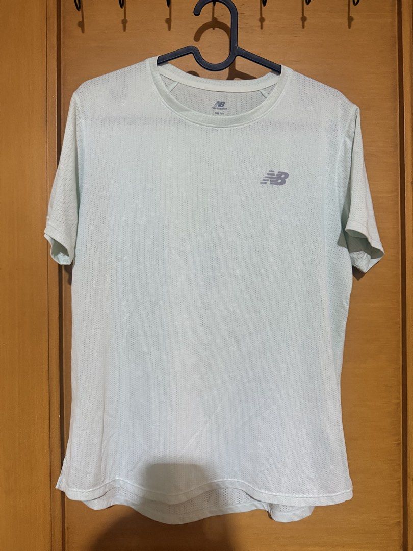 New balance work out gym top (Category: Activewear) located in Taguig. Submitted by denpaz (Listing ID 1462704959, Image 1). Description: New Balance Work Out Top Barely used.