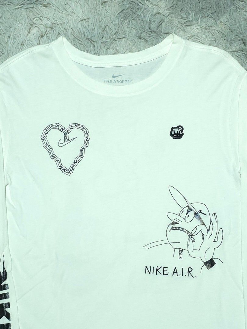 Nike (Category: Activewear) located in Abulug. Submitted by humanwhosellthings (Listing ID 1462719719, Image 3). Description: NIKÈ ✅️Size: Large on tag fit to Medium ✅️Dimes: 20W x 27.5L ✅Condition: Excellent ✅Issue: None ✅Color Rate: 9.8/10.