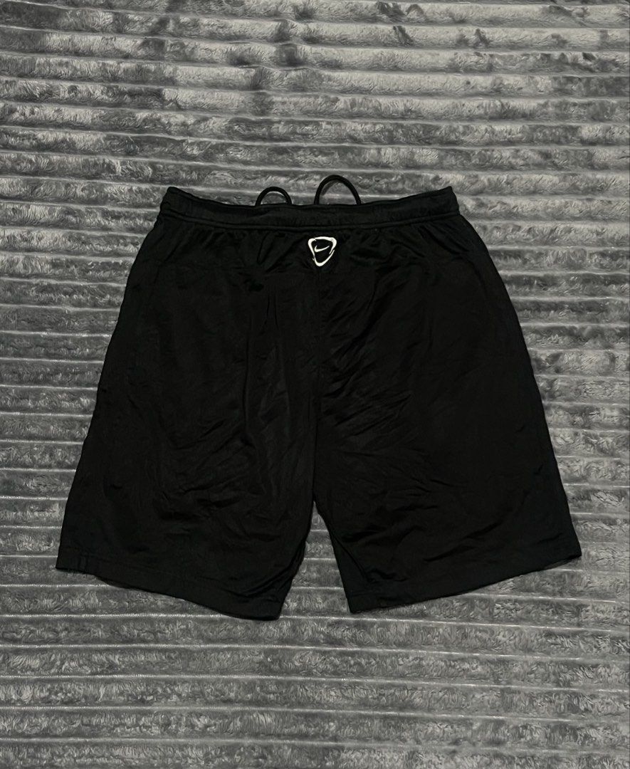 Nike! (Category: Shorts) located in Cebu City. Submitted by ayban05 (Listing ID 1462836518, Image 3). Description: Nike! Excellent condition waist:26-36 length: 18 leghole: 24 .