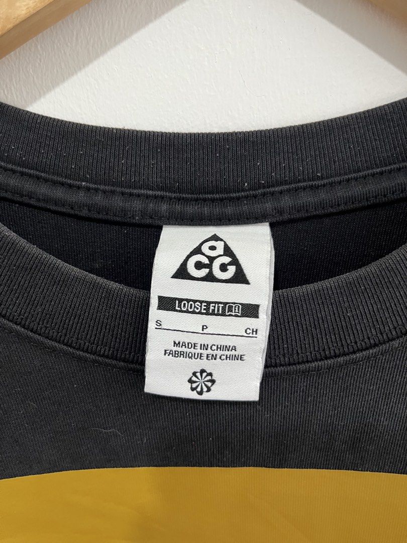 NIKE ACG HIKE TEE - BLACK (Category: Tshirts & Polo Shirts ) located in Calamba. Submitted by mrpanaderoouttt (Listing ID 1462785875, Image 3). Description: NIKE ACG HIKE TEE - BLACK COLOR RATE: GOOD CONDITION DIMES: L- 25.5 W- 20 SMALL ON TAG BUT FIT TO MEDIUM 🏷️ 750+SF.