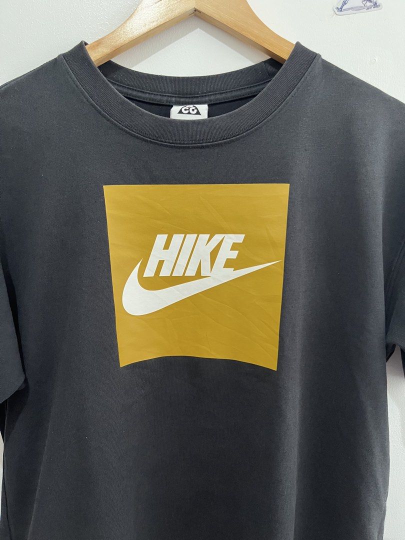 NIKE ACG HIKE TEE - BLACK (Category: Tshirts & Polo Shirts ) located in Calamba. Submitted by mrpanaderoouttt (Listing ID 1462785875, Image 2). Description: NIKE ACG HIKE TEE - BLACK COLOR RATE: GOOD CONDITION DIMES: L- 25.5 W- 20 SMALL ON TAG BUT FIT TO MEDIUM 🏷️ 750+SF.