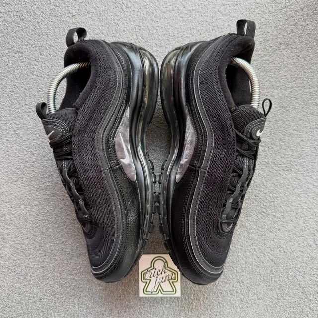 NIKE AIR MAX 97 BLACK WHITE ANTHRACITE (Category: Sneakers) located in Cagayan de Oro. Submitted by huntbytrickjam.v2 (Listing ID 1462772683, Image 3). Description: N-KE AIR MAX 97 BLACK WHITE ANTHRACITE US 9 / EURO 42.5 / CM 27 EXCELLENT Pair Only Sign of Usage M - 1699.